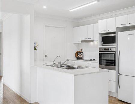 Family Home On Large Residential Block - Photo 4