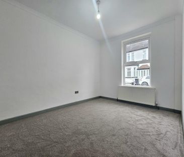 3 bedroom end of terrace house to rent - Photo 4