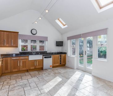 Watford Heath, Oxhey, WD19 - Photo 5