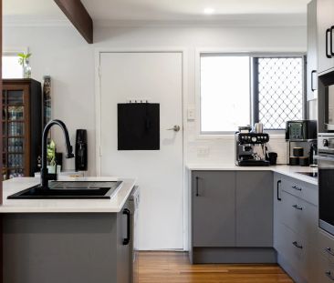 Move-In Ready Family Home in a Quiet Cul-de-Sac CONTACT JULIE SYKES... - Photo 6