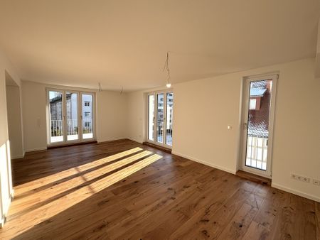 Moderne 2,5-Zimmer-Neubauwohnung mit EBK, sonnigem Balkon und PKW-Stellplatz - Photo 5