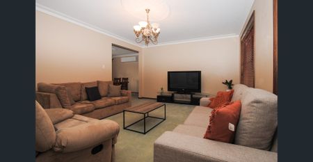 FOUR BEDROOM FULLY FURNISHED FAMILY HOME - Photo 4