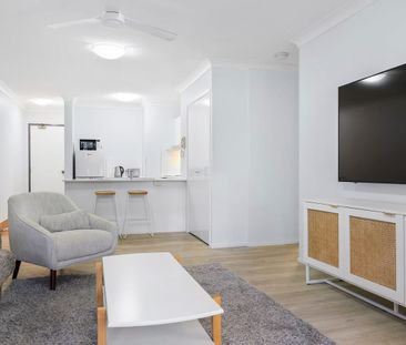 One Bedroom Apartment in Heart of Broadbeach! - Photo 2