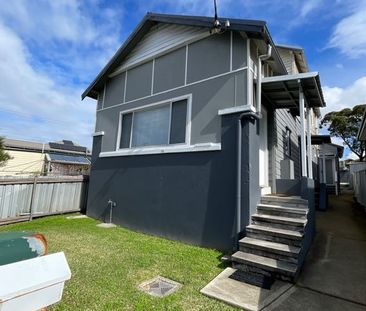 Spacious One Bedroom House Opposite Lambton Park - Photo 2