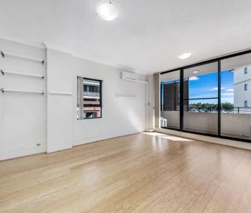 SPACIOUS UNIT LOCATED IN THE HEART OF KOGARAH - Photo 2