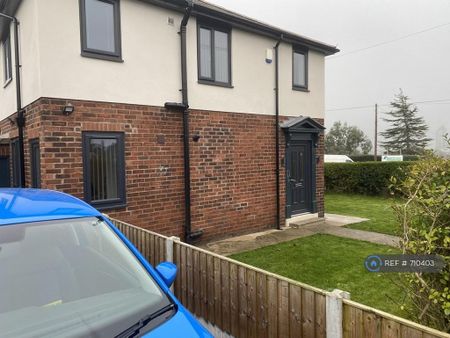 3 bedroom semi-detached house to rent - Photo 2