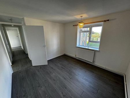 3 bedroom flat to rent - Photo 3