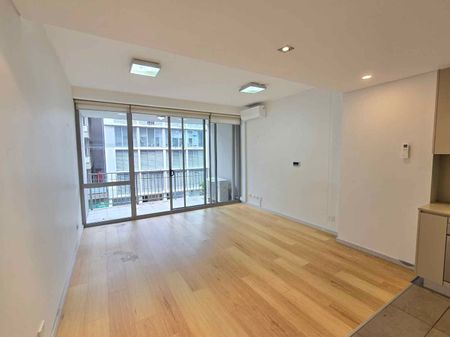 Modern Two Storey Apartment in Maroubra Junction - Photo 4
