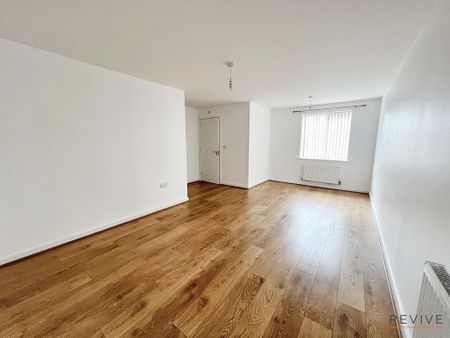 4 bedroom detached house to rent - Photo 2