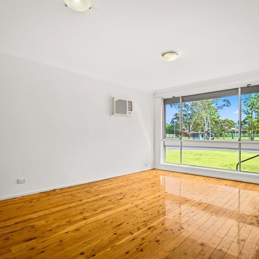 SPACIOUS & COMFORT LIVING! - Photo 1