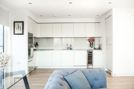 Chiswick High Road, London, Chiswick - Photo 2