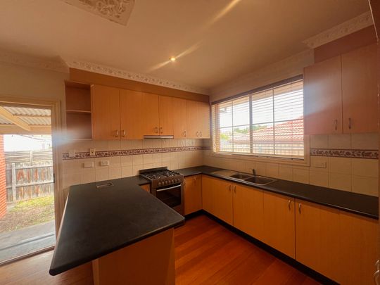 2/9 Hotham Street, Hughesdale VIC 3166 - House For Rent | Domain - Photo 1