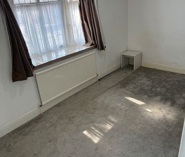 5 Bed Terraced House, Upney Lane, IG11 - Photo 5