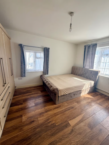 1 bedroom in a house share to rent - Photo 5