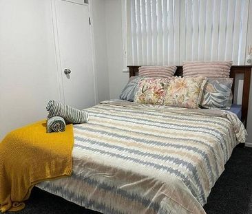Spacious 3BR Home in Papatoetoe - Photo 3