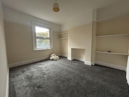 4 bedroom semi-detached house to rent - Photo 3