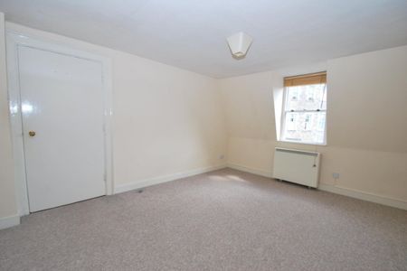 Russell Street - Photo 4