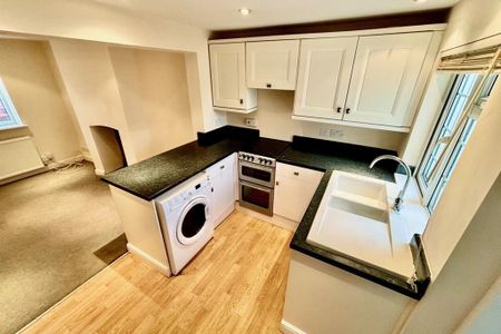 2 bedroom terraced house to rent - Photo 4