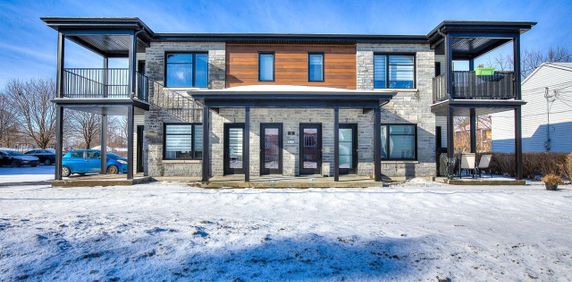 Appartement Pointe-des-Cascades À Louer - Photo 2