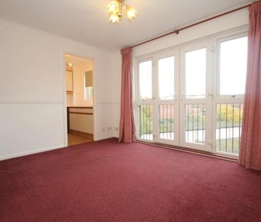 Hallington Close, Woking - 2 bedrooms Property for lettings - Seymours - Photo 2