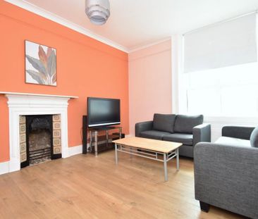 4 bedroom flat to rent - Photo 3