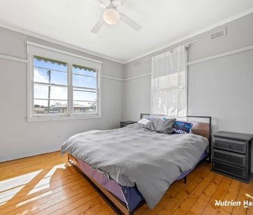 A two bedroom weatherboard home situated south side of the town centre - Photo 4