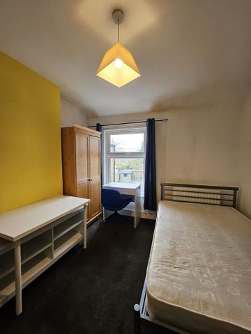 6 bedroom terraced house to rent - Photo 2