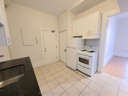 139 1/2 John Street S #4 - Photo 3