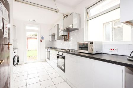 1 bedroom in a house share to rent - Photo 4