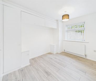 2 bedroom Semi-detached bungalow to rent - Photo 3