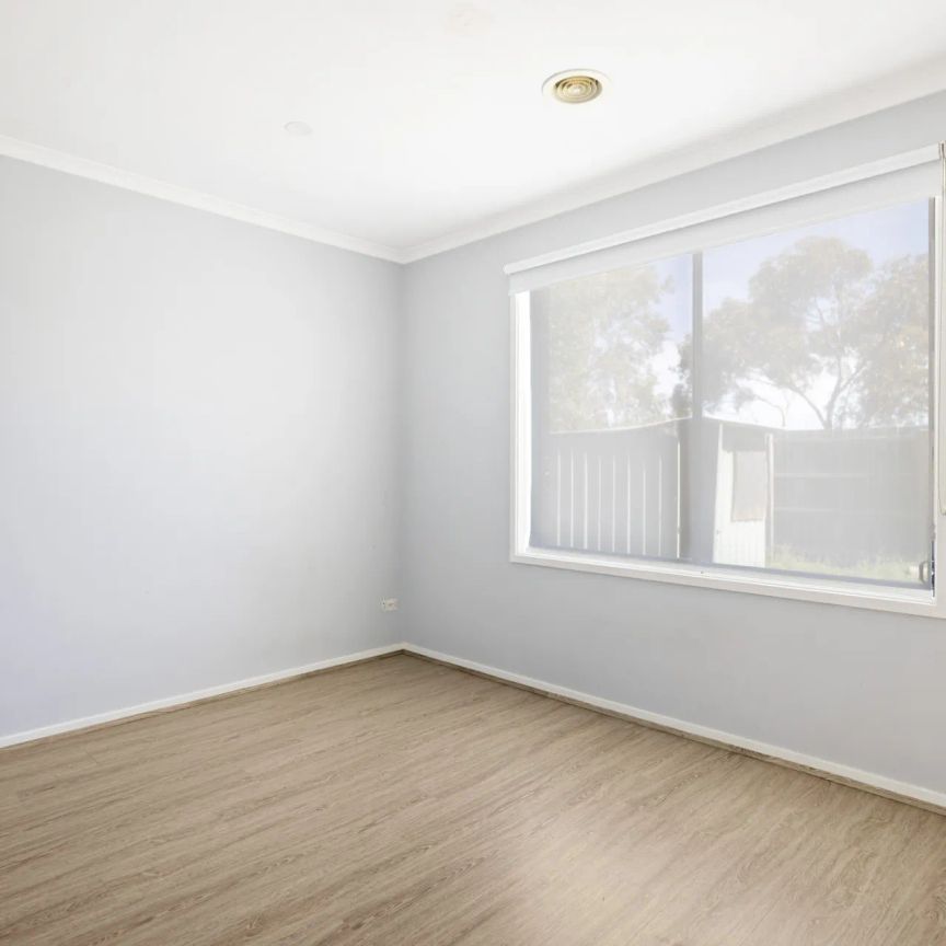 37 Fairhaven Boulevard, Melton West Spacious 4-Bedroom Family Home in Prime Location - Photo 1