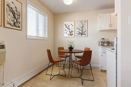 - 2 Bedroom at Park Tremaine - Photo 2