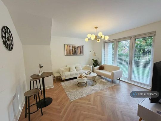 4 bedroom semi-detached house to rent - Photo 1