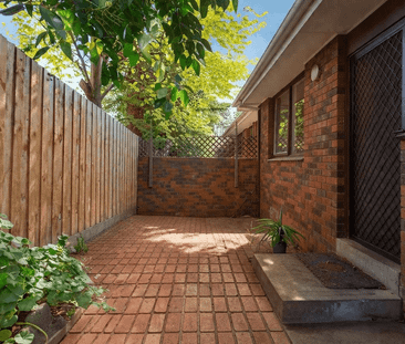 EVERYTHING AT YOUR FINGERTIPS! - Photo 6