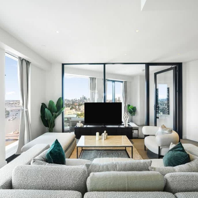 River Park Tower Nine Elms Lane SW8 - Photo 1