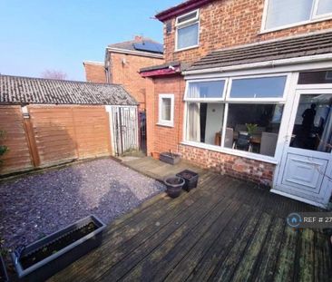 1 bedroom in a house share to rent - Photo 1