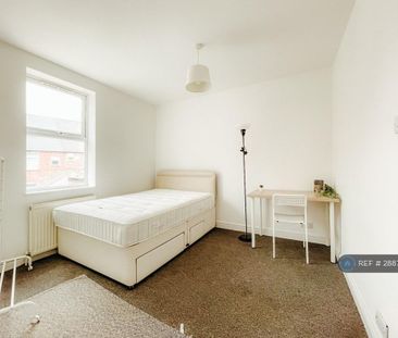 1 bedroom in a house share to rent - Photo 3