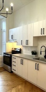 MAJESTUEUX 3 1/2 semi meublé dans un immeuble ancestral (LOGEMENT UNIQUE) - Photo 3