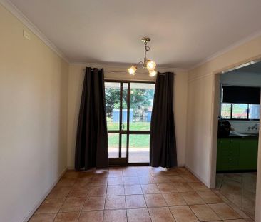 Neat & Comfortable Lowset Brick Home – Convenient Location - Photo 2