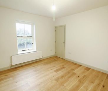 2 bedroom end of terrace house to rent - Photo 1