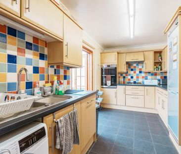 4 bedroom semi-detached house to rent - Photo 3