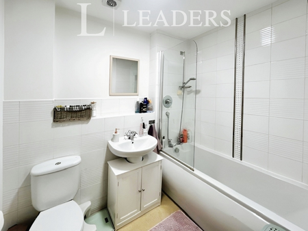 1 bedroom flat to rent - Photo 3