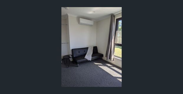 Fully furnished room with kitchenette and private bathroom available in Werribee - Photo 1