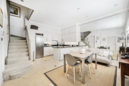 3 bedroom mews to rent - Photo 3