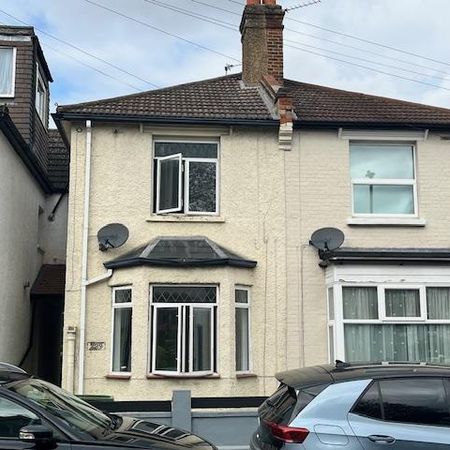 2 bedroom semi-detached villa to rent - Photo 3