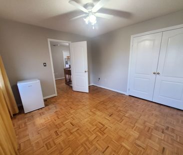 For Lease - 700 Peter Robertson Boulevard Unit# Unit 1-Upper level,... - Photo 2