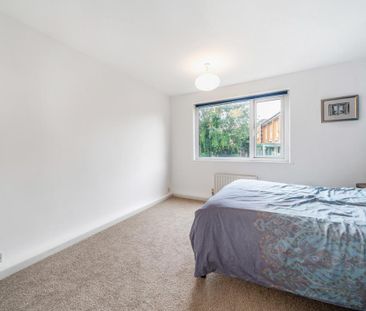 Larch Close, London SW12 - Photo 5