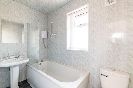 Hawthorn Crescent, Washington, Newcastle upon Tyne - Photo 3