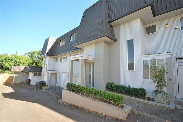 Ellerslie 4 Bedroom Townhouse! - Photo 1