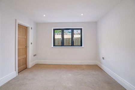 3 bedroom detached bungalow to rent - Photo 4